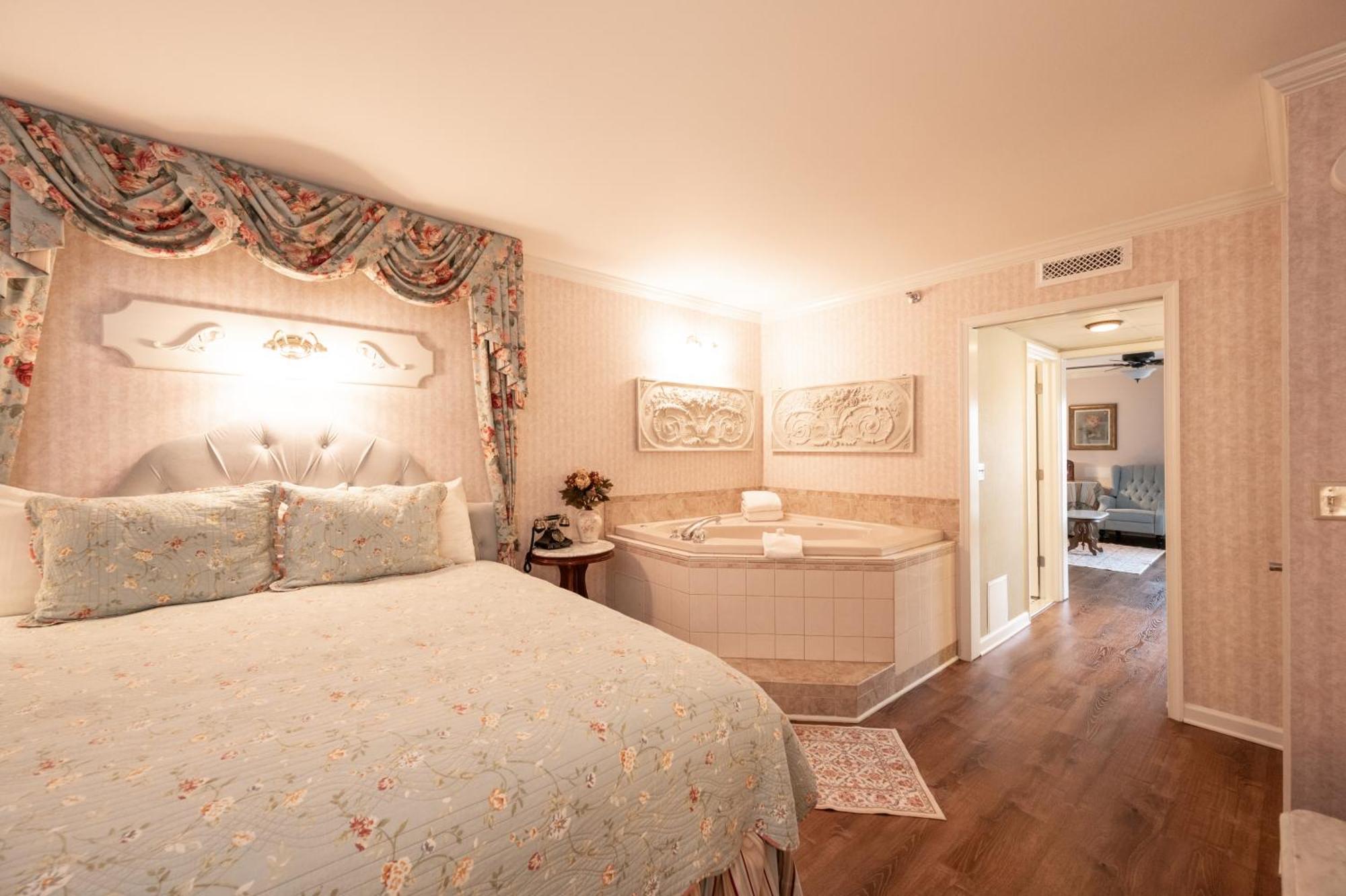 Boardwalk Plaza Hotel Рехобот Бич Экстерьер фото