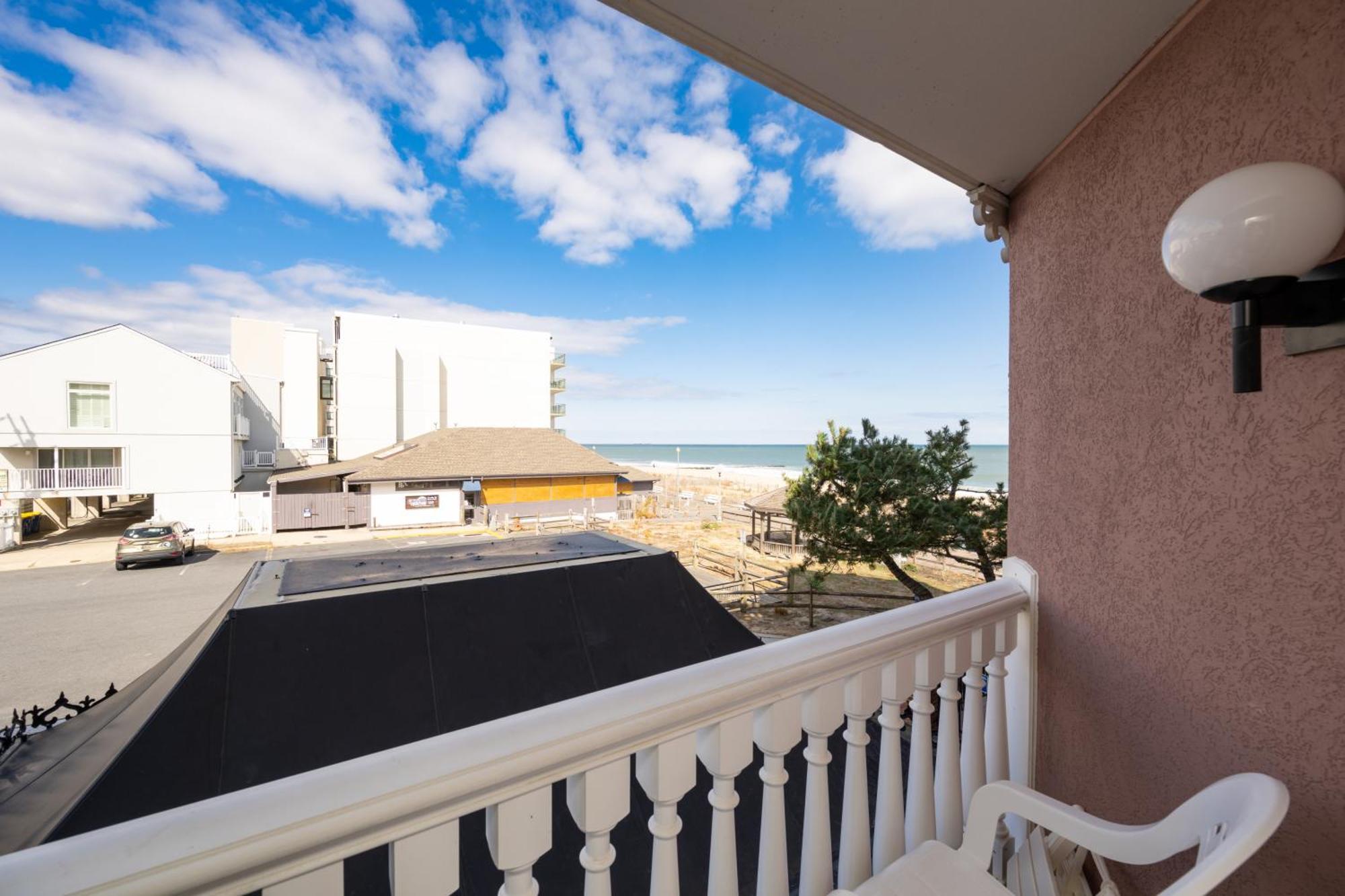 Boardwalk Plaza Hotel Рехобот Бич Экстерьер фото