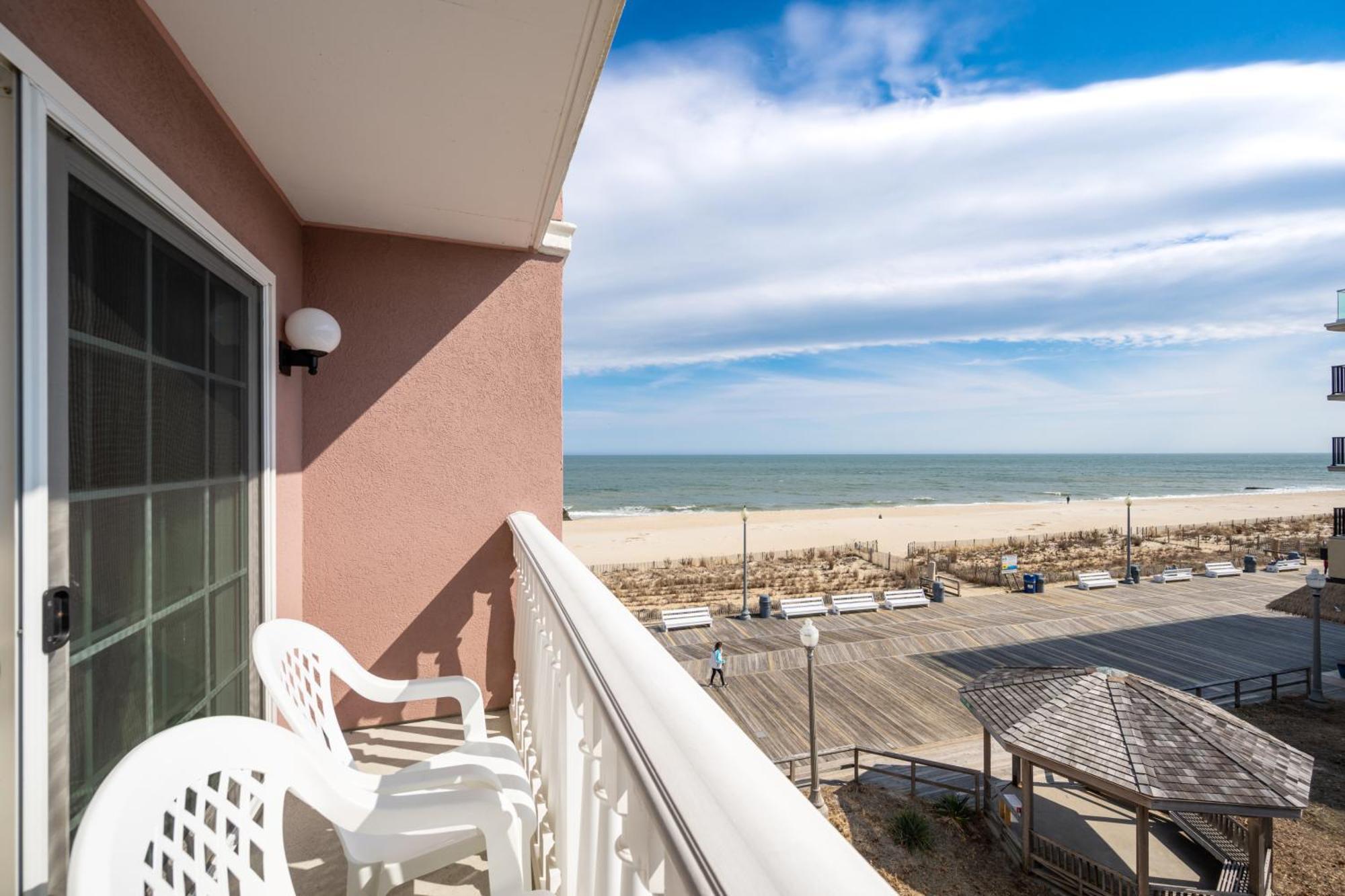 Boardwalk Plaza Hotel Рехобот Бич Экстерьер фото